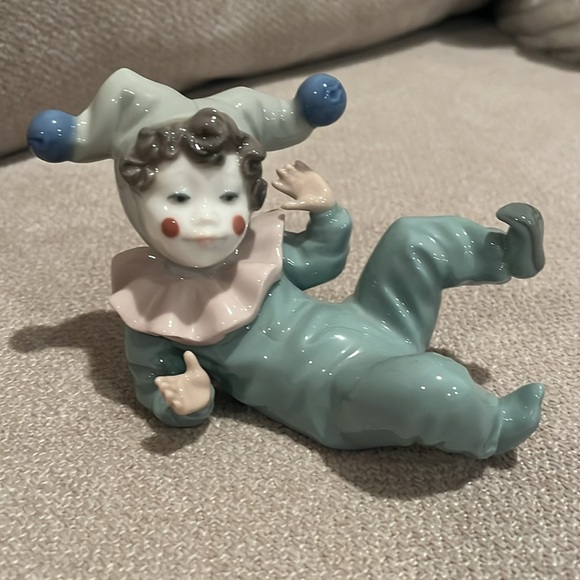 Nao by Lladro Boy Jester Clown 5” long - Picture 2 of 5